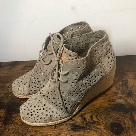 TOMS Moroccan Cutout Suede Wedge Boot Sz.7.5 - Picture 3 of 5